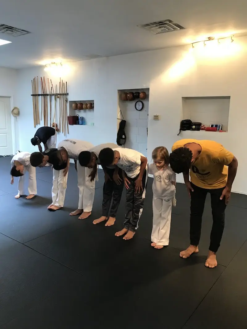Brooklyn Motumbaxé Capoeira Jiu Jitsu--Mestre Lampréia BJJ Academy - photo 2