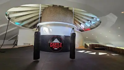 CASTLE GYM BONN | MMA Ringen Kick/Thaiboxen Boxen Fitness & Selbstverteidigung