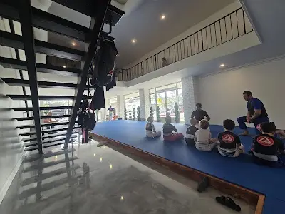 Gracie Barra Newport Beach Brazilian Jiu Jitsu and Mixed Martial Arts BJJ Academy - photo 4