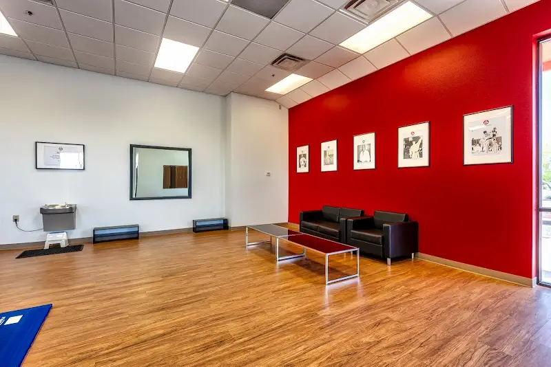 Gracie Barra Peoria - Brazilian Jiu-Jitsu & Self Defense BJJ Academy - photo 2