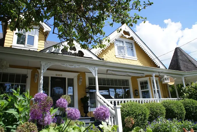 A Cottage & Castle Bed & Breakfast