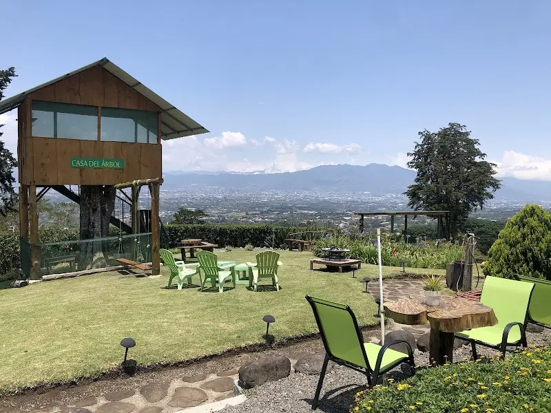 Cabañas y Mirador Emerald Forest CR