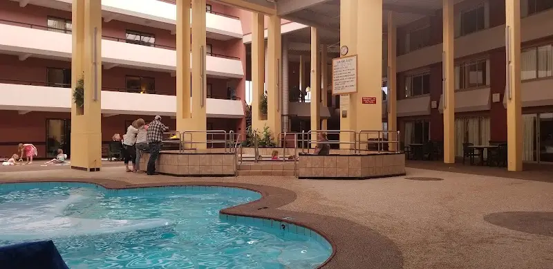 Grand Hotel Minot
