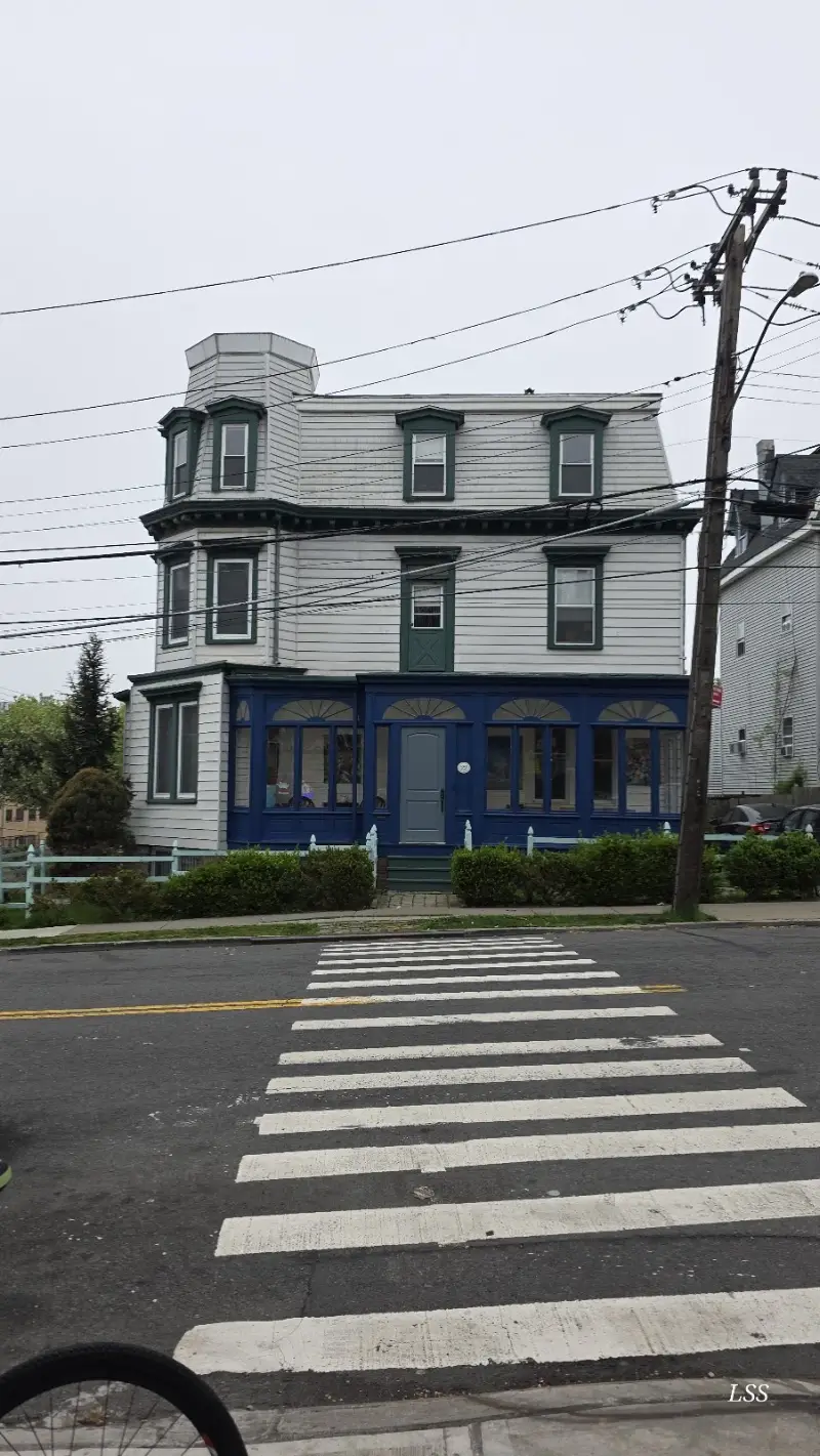Fort Pl B&B & Gallery