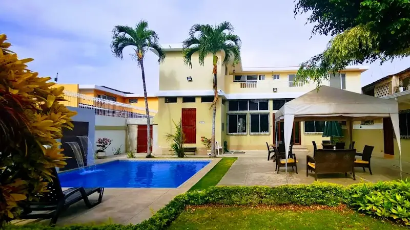 Urdesa Suites Hotel