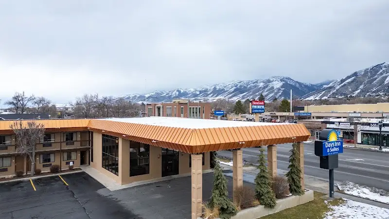 Days Inn & Suites by Wyndham Logan