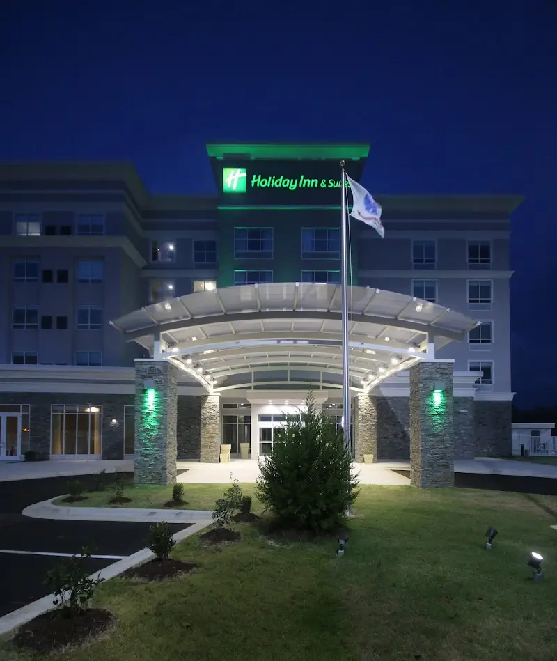 Holiday Inn & Suites Fayetteville W-Fort Bragg Area by IHG