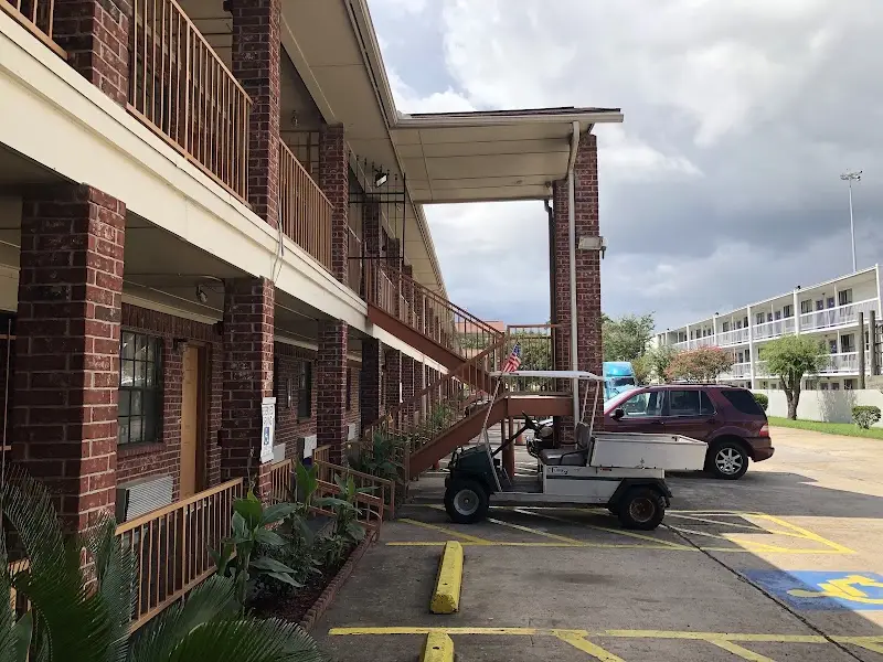 Tweety's 7 Diamond Inn