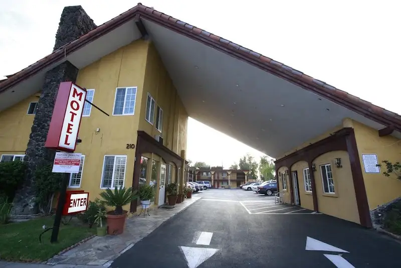 Sky Palm Motel
