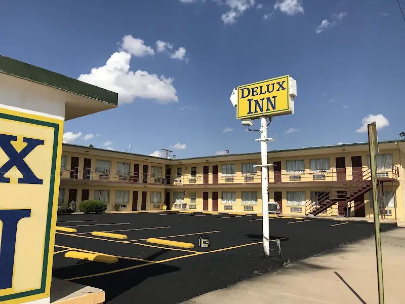 Delux Inn