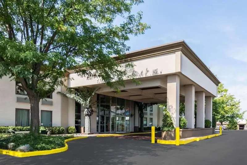 Plaza Inn & Suites - Hagerstown