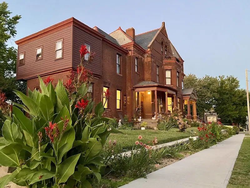 Vineyard Mansion & Carriage House Bed & Breakfast