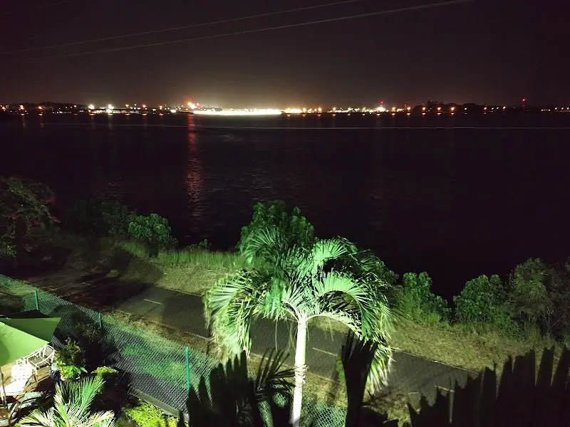 Harbor Shores Apartment Hotel