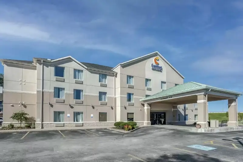 Comfort Inn & Suites Dayton Northwest - Englewood